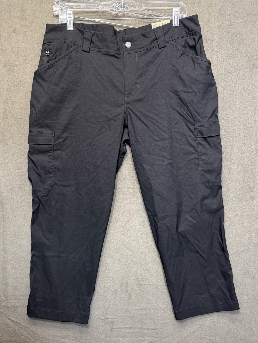 NWT Duluth Trading Co - Women's Dry on the Fly black Capris - 14